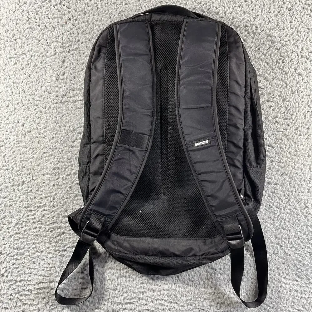 INCASE CAMPUS BACKPACK BLACK LAPTOP BOOK BAG SHOULDER STRAPS COMPACT ZIP UP
